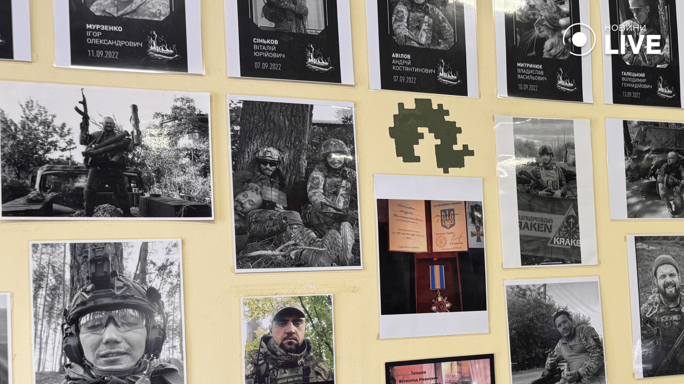 Стіна пам’яті з фотографіями загиблих захисників у Харкові