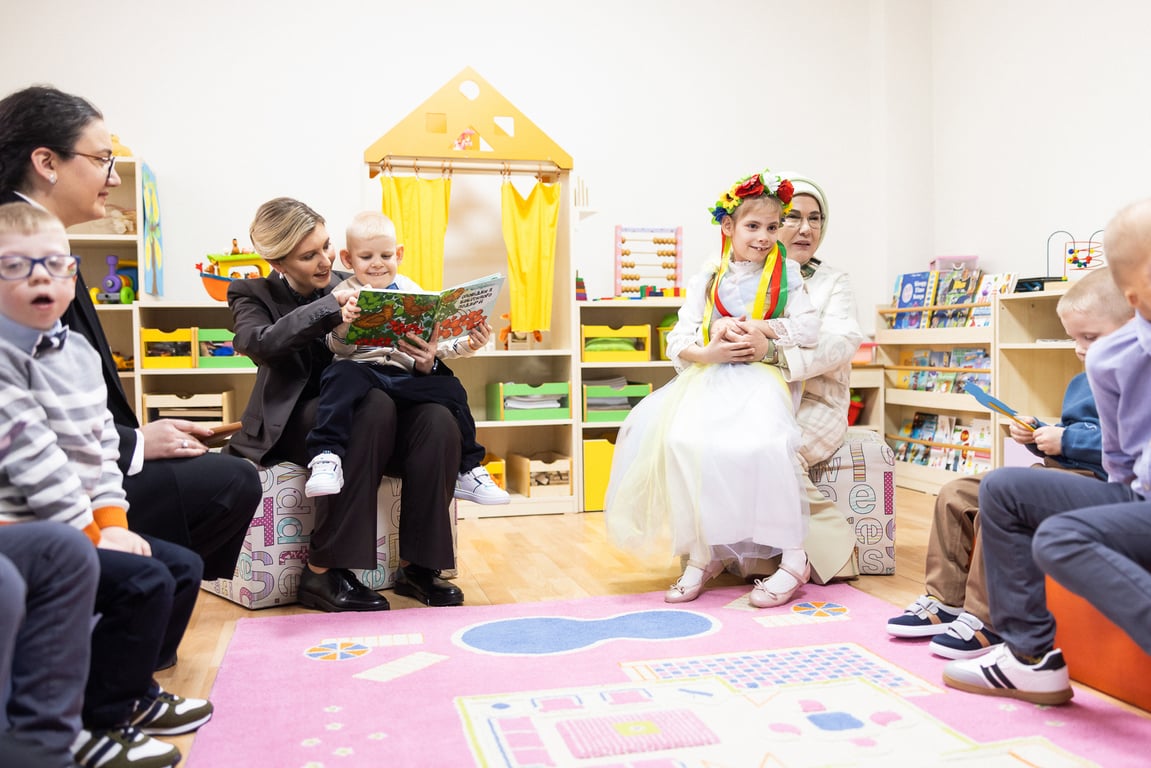 Перші Леді України та Туреччини відвідали дітей з Одещини - фото 1