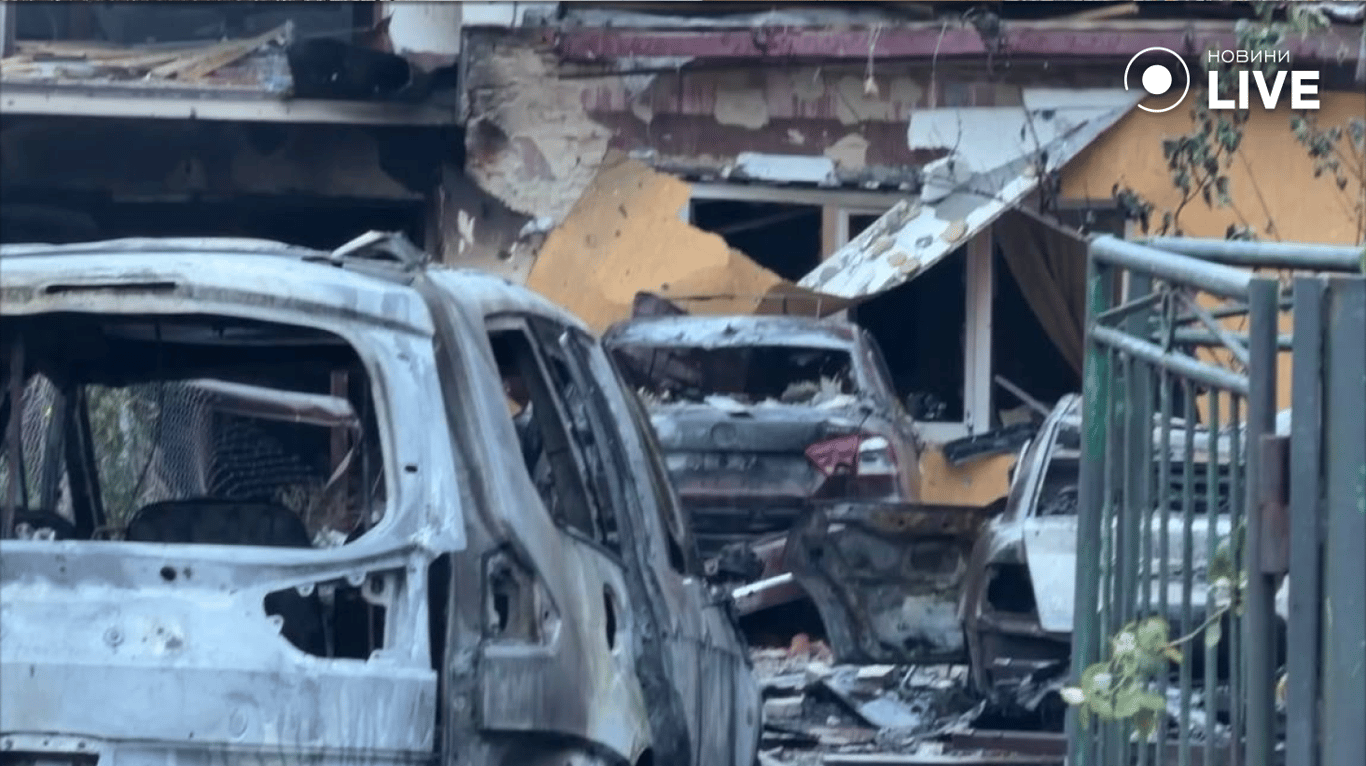 Пожежі та руйнування в Мурованому: фото наслідків атаки на Львівщину - фото 5