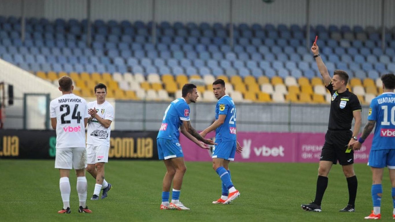 Назар Ворошин отримав червону картку