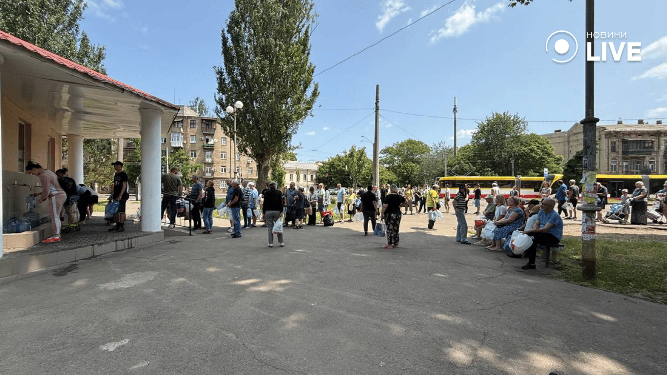 Аварія на водогоні — біля одеських бюветів довжилезні черги - фото 8