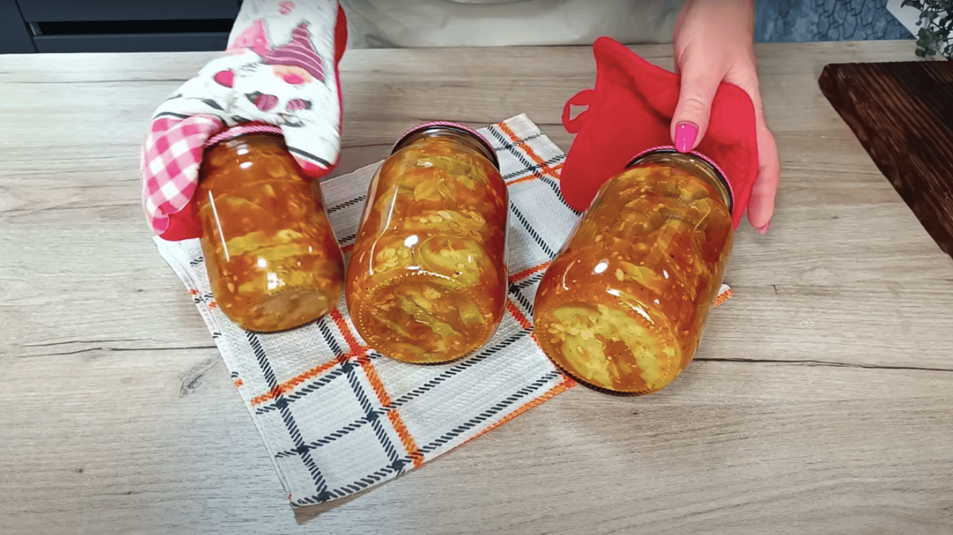 Простий рецепт кабачків в соусі сацебелі на зиму