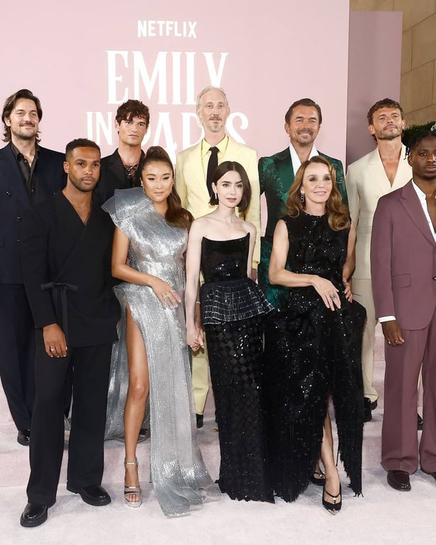 Каст "Емілі в Парижі" на прем'єрі. Фото: instagram/emilyinparis
