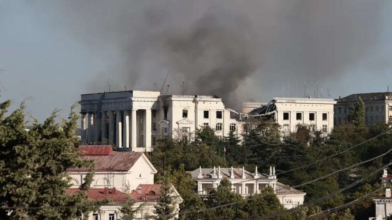 В Крыму тревожно: в ГУР рассказали о дальнейшем эффекте удара по штабу россиян