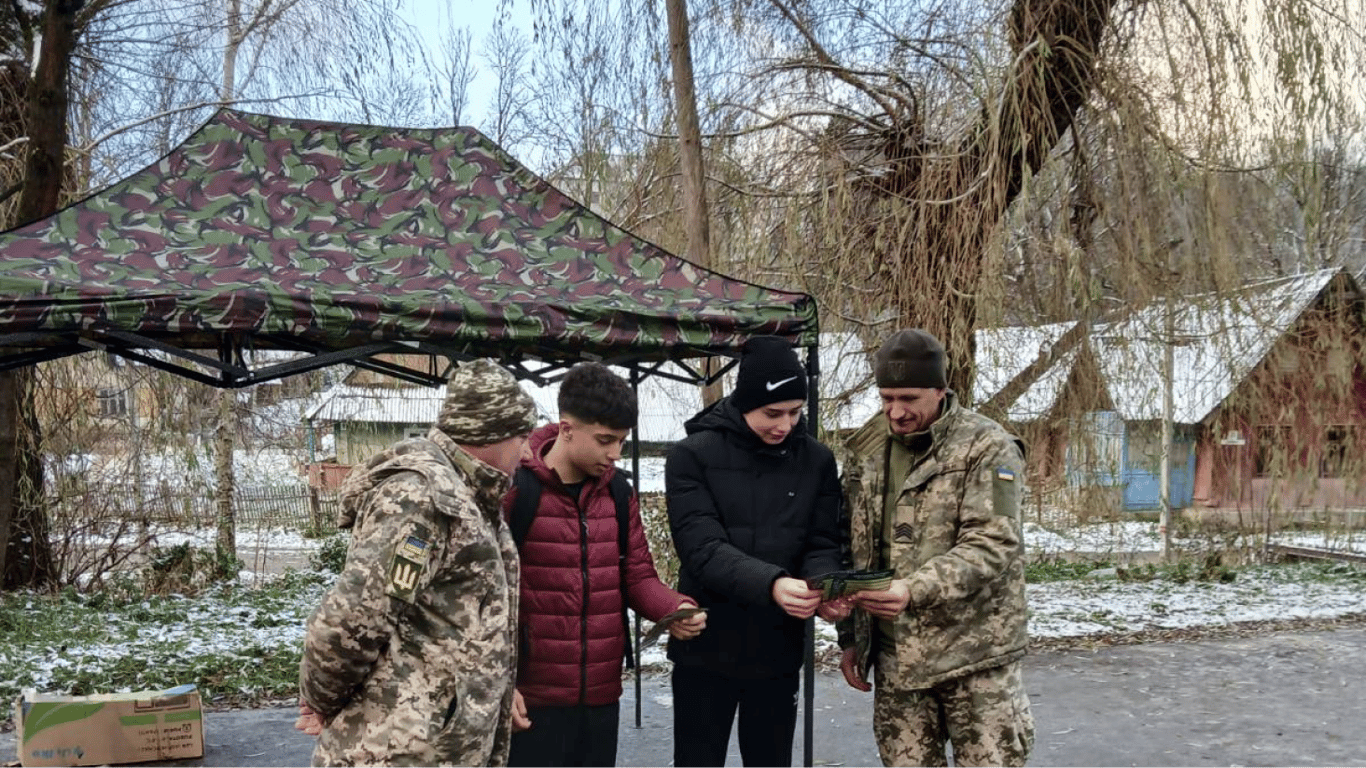 Працівник ТЦК не виписав повістку родичу — яке покарання