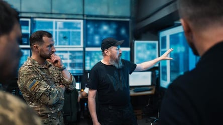 Євгеній Хмара відвідав командні пункти Сил безпілотних систем і кількох корпусів ЗСУ - 285x160