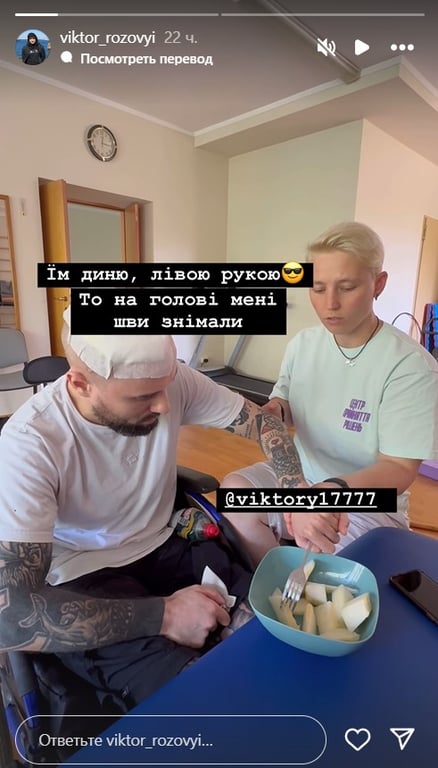 Зірка "Ліги сміху" показав, як відновлює руку після важкого поранення на передовій - фото 1