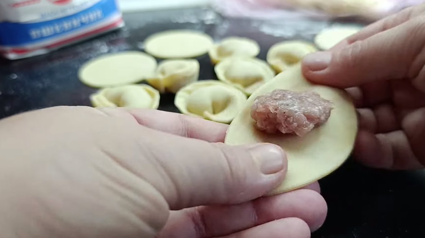 смачні домашні пельмені