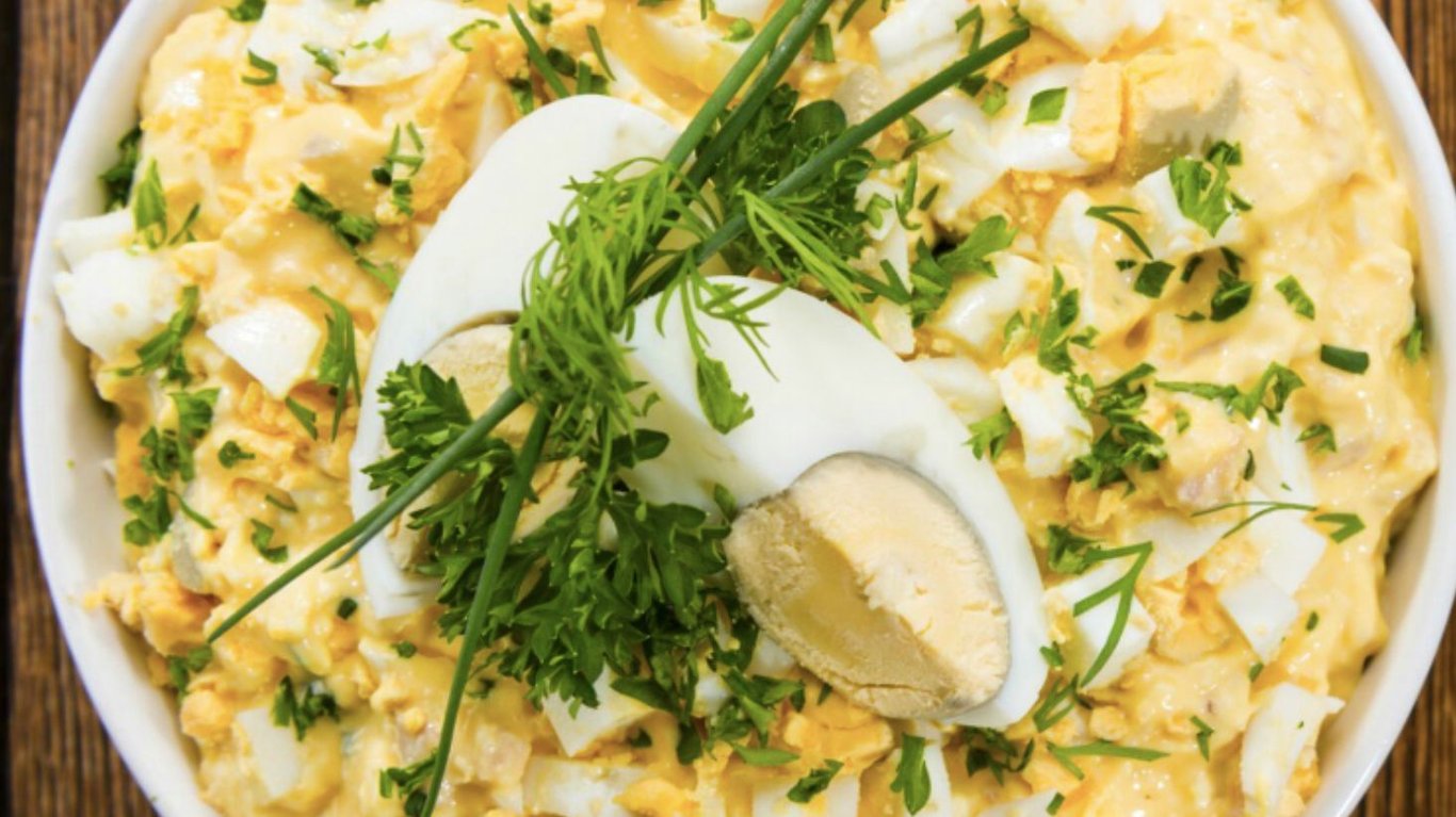 рецепт смачного салату з яйцями