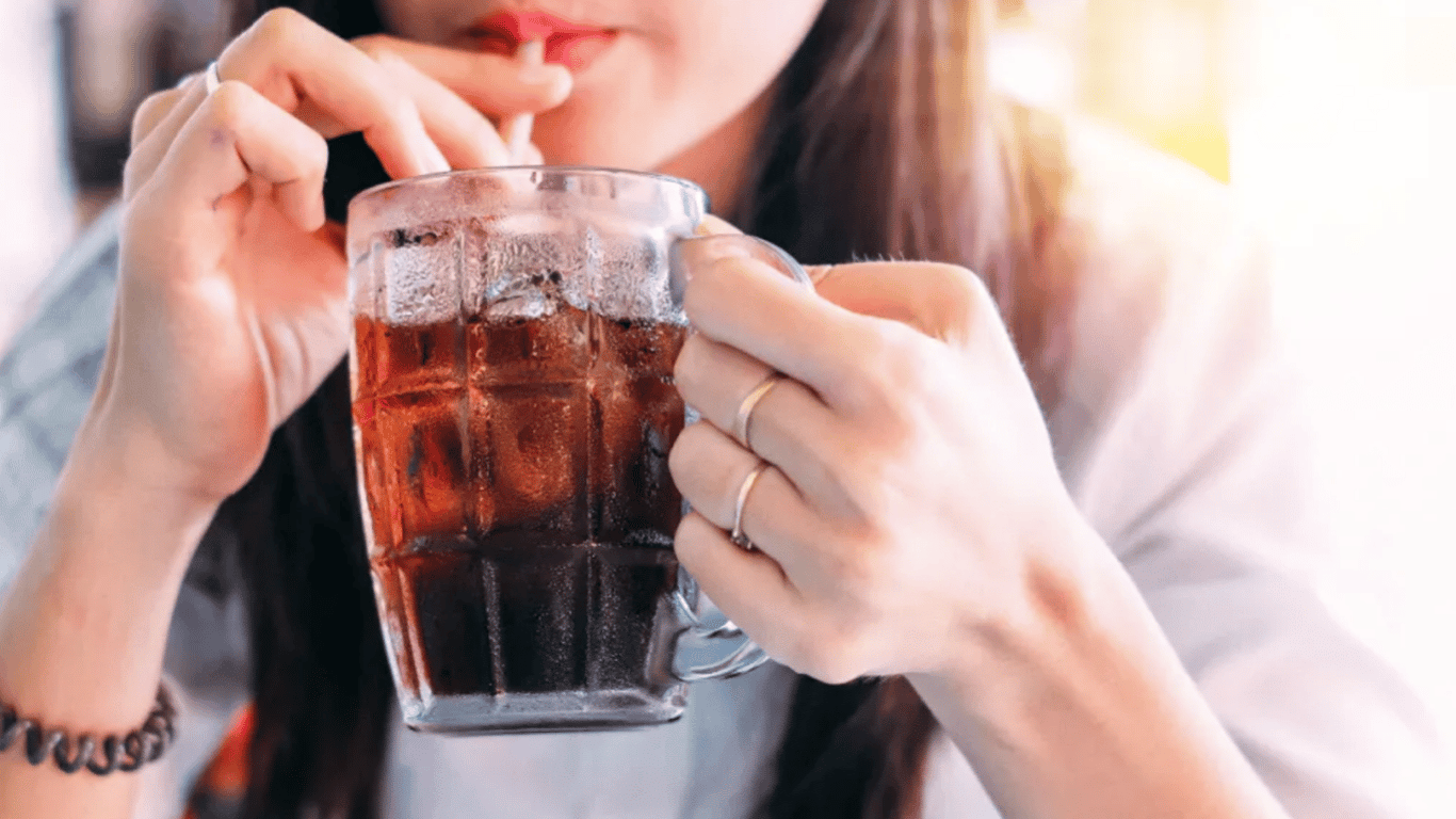 ТОП-6 напоїв, які погано впливають на кишківник — про що йдеться