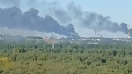 Сили оборони України уразили НПЗ Славнефть-ЯНОС в Росії - 304x171