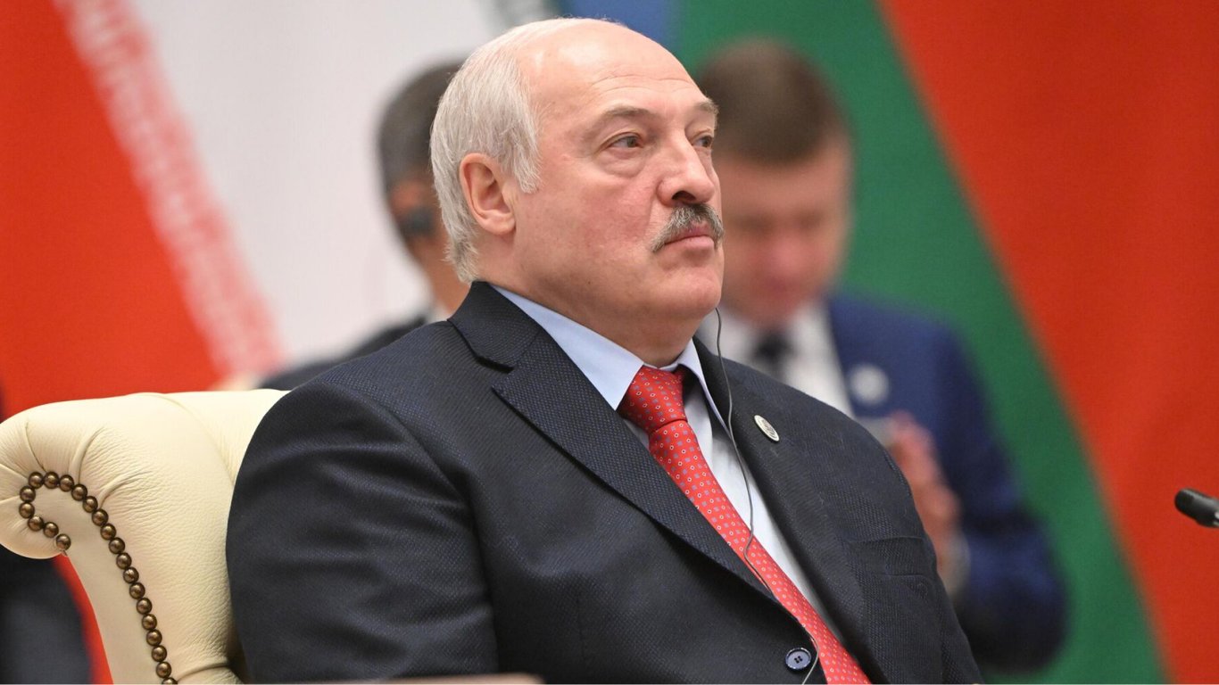 Колонны, золотой ершик и пункт пропуска: какую роскошь обустроил Лукашенко в новом дворце