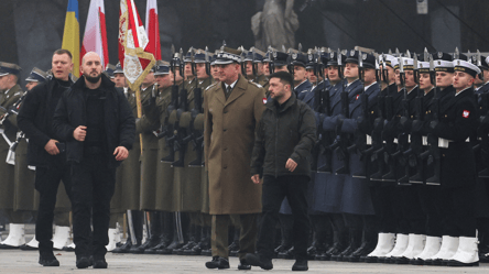 Зеленський у Польщі поклав вінок на могилу невідомого солдата - 290x160