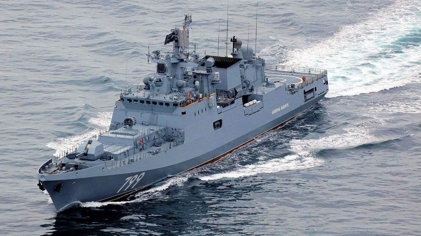 РФ вивела в Чорне море фрегат, попри сильний шторм — скільки Калібрів напоготові