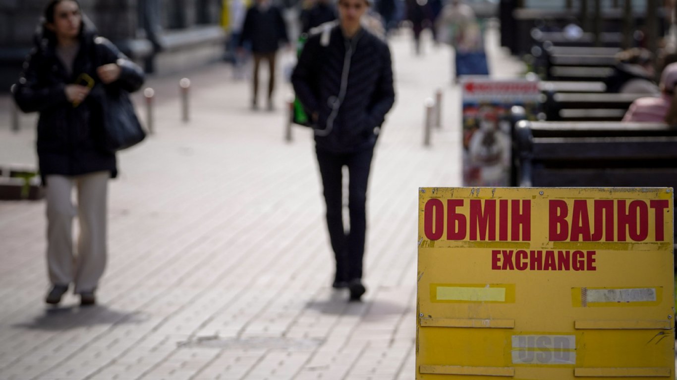 Курс валют в Украине — сколько стоят доллар и евро 1 мая