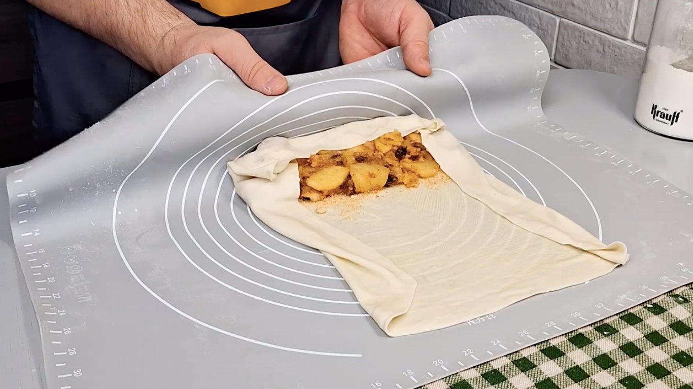 штрудель з яблуками та айвою