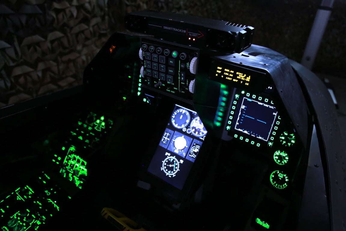 Чехія передала Україніі тренажери F-16