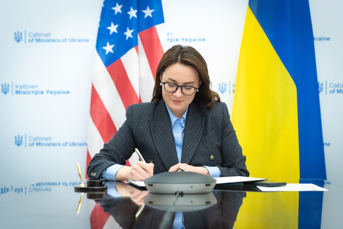 Україна та США підписали меморандум щодо угоди про копалини - фото 1
