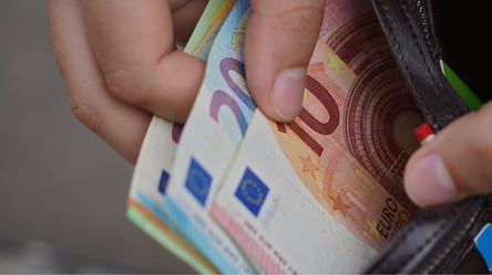 Помощь украинцам до 55 тыс. грн — какие выплаты оказывают разные страны ЕС - 285x160