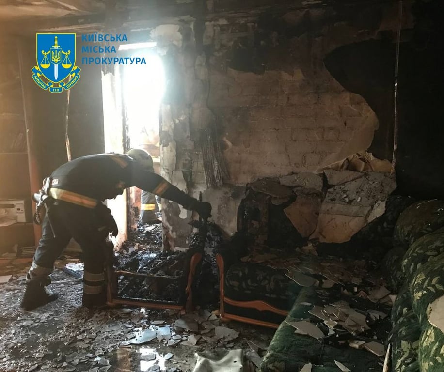 Разрушение дома в Киеве в результате обстрела