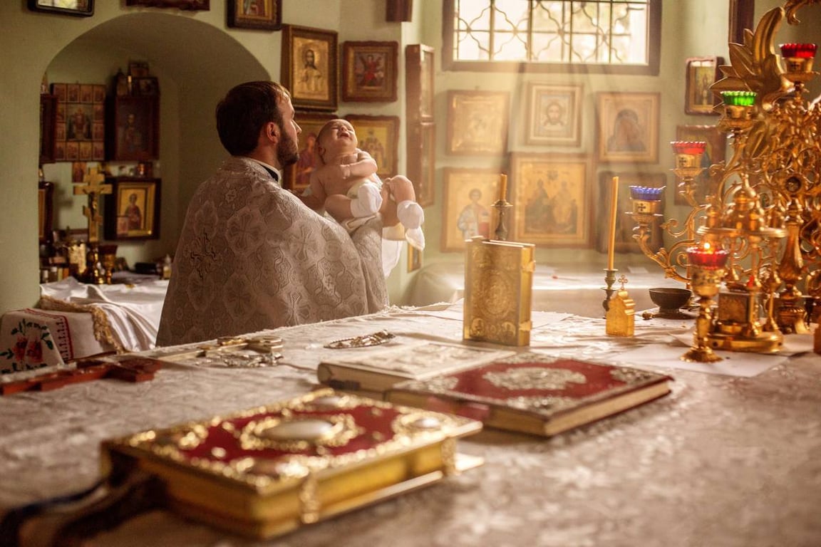 Чи можна хрестити дитину без хресних