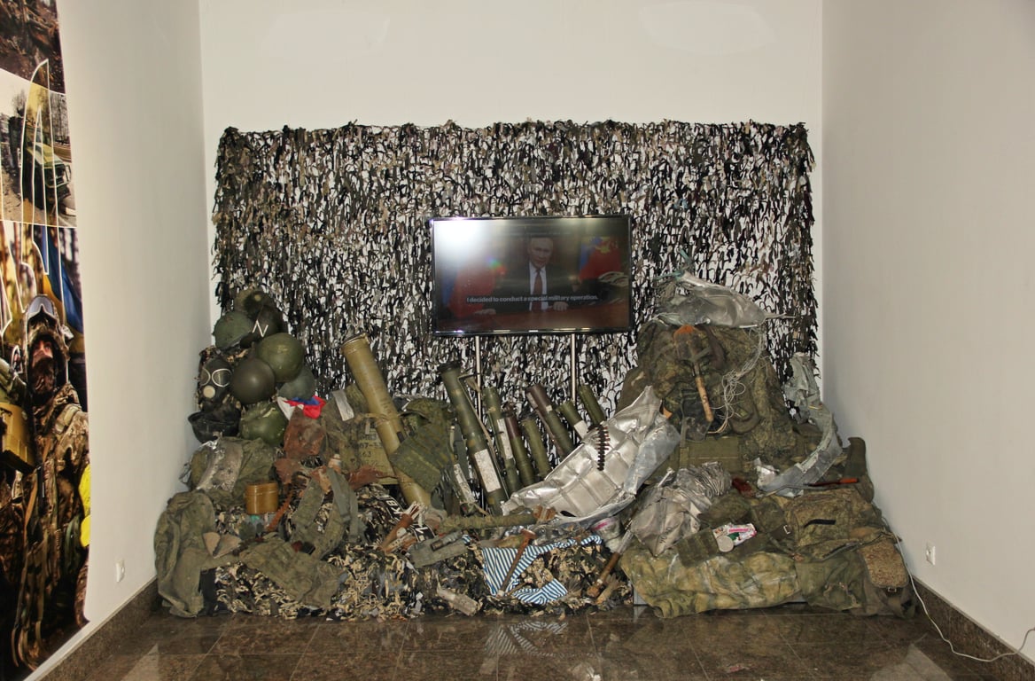 Музей історії міста Києва презентував виставку до другої річниці деокупації Київщини - фото 3