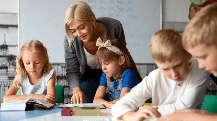 Депутат анонсував значне зростання зарплат учителів у Києві - 290x166