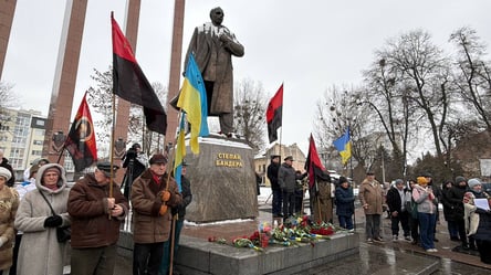 У Львові вшанували пам'ять Бандери у день його народження — фото - 285x160