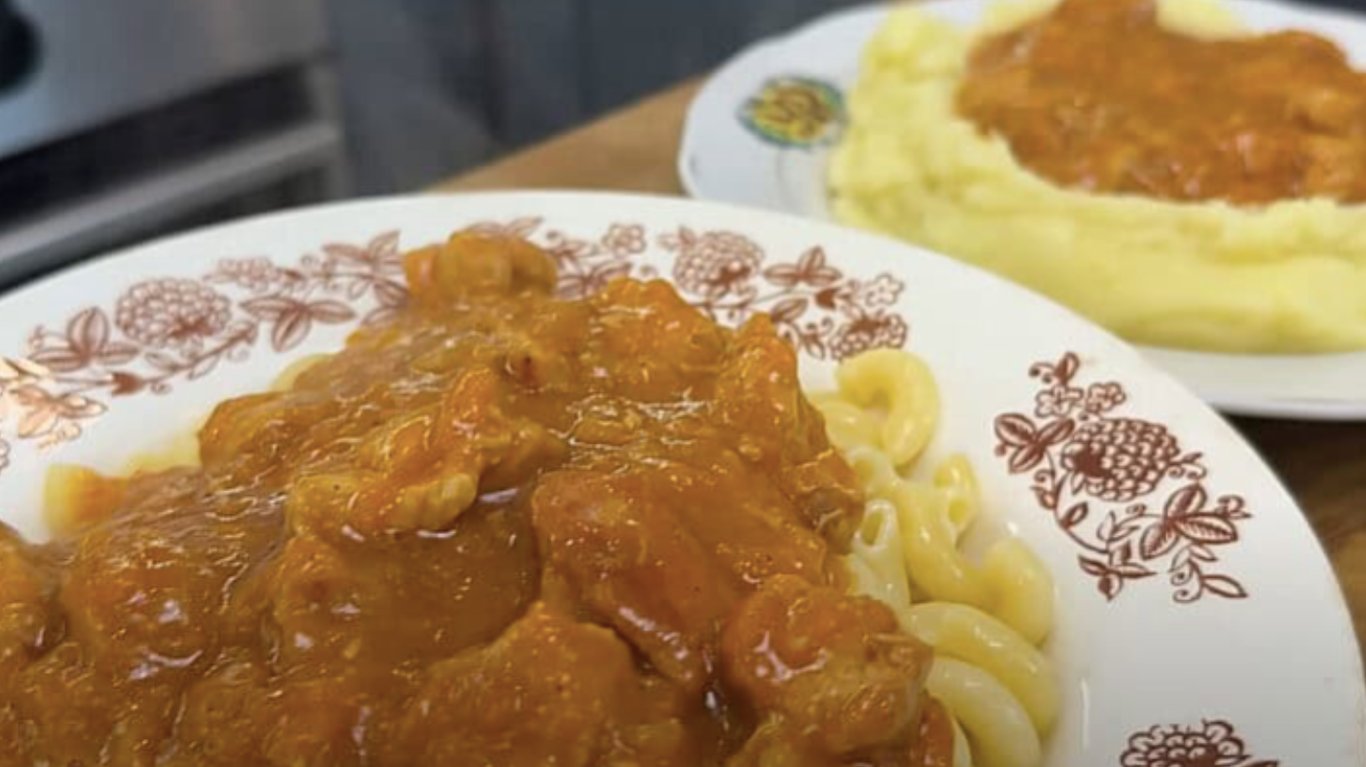 смачний гуляш до пюре