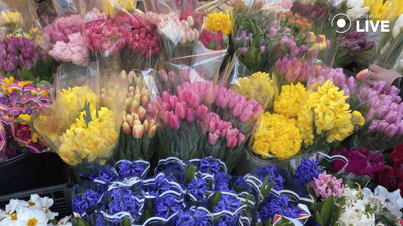 Чоловіки штурмують ринки Одеси — кому дарують квіти - фото 9