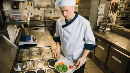 Робота в Буковелі — скільки платять кухарям у новому сезоні - 290x160