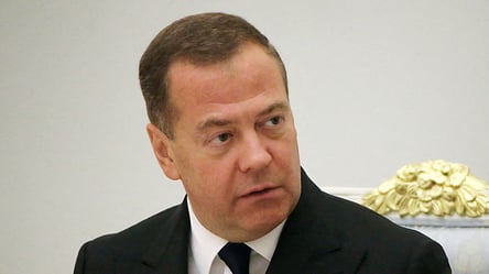 "Старик и банда наркоманов": Медведева порвало из-за визита Байдена в Украину - 285x160