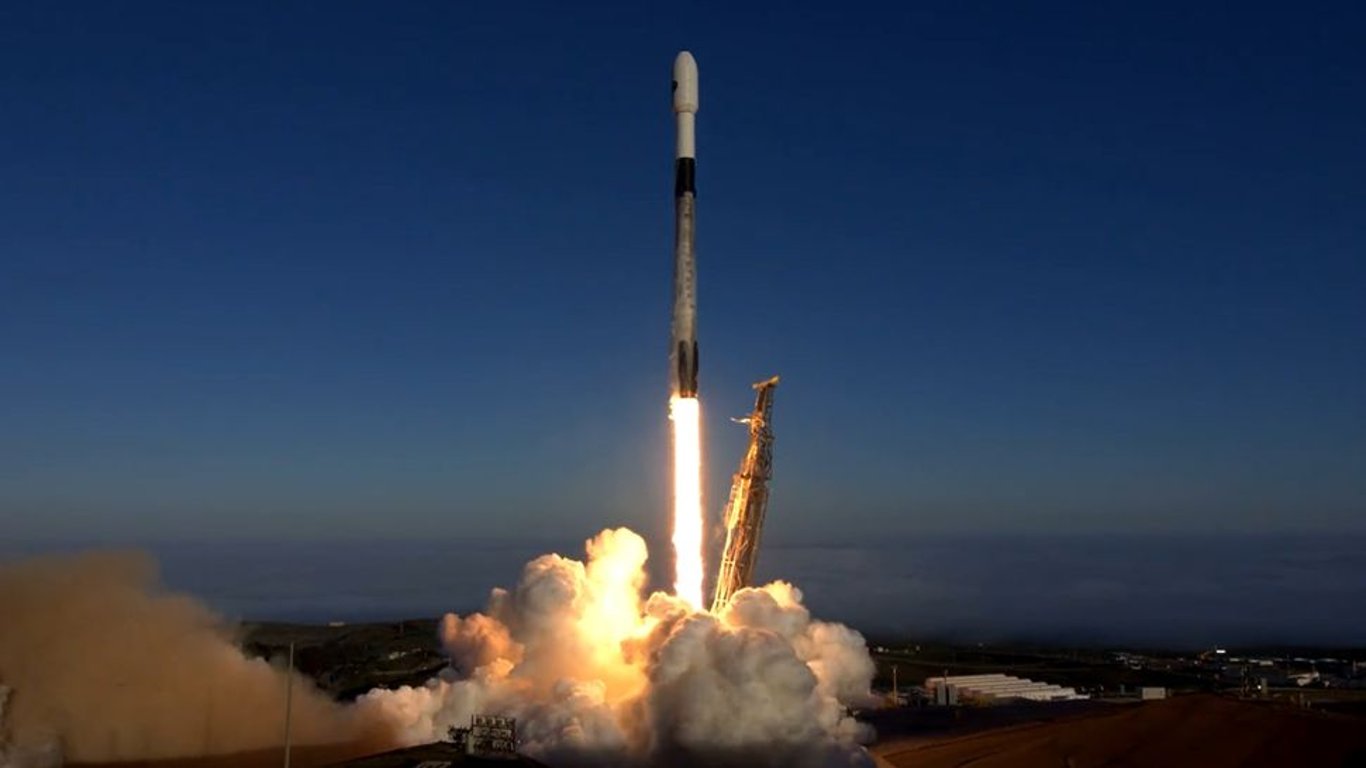 Компания SpaceX запустила в космос метеорологический спутник для Космических сил США