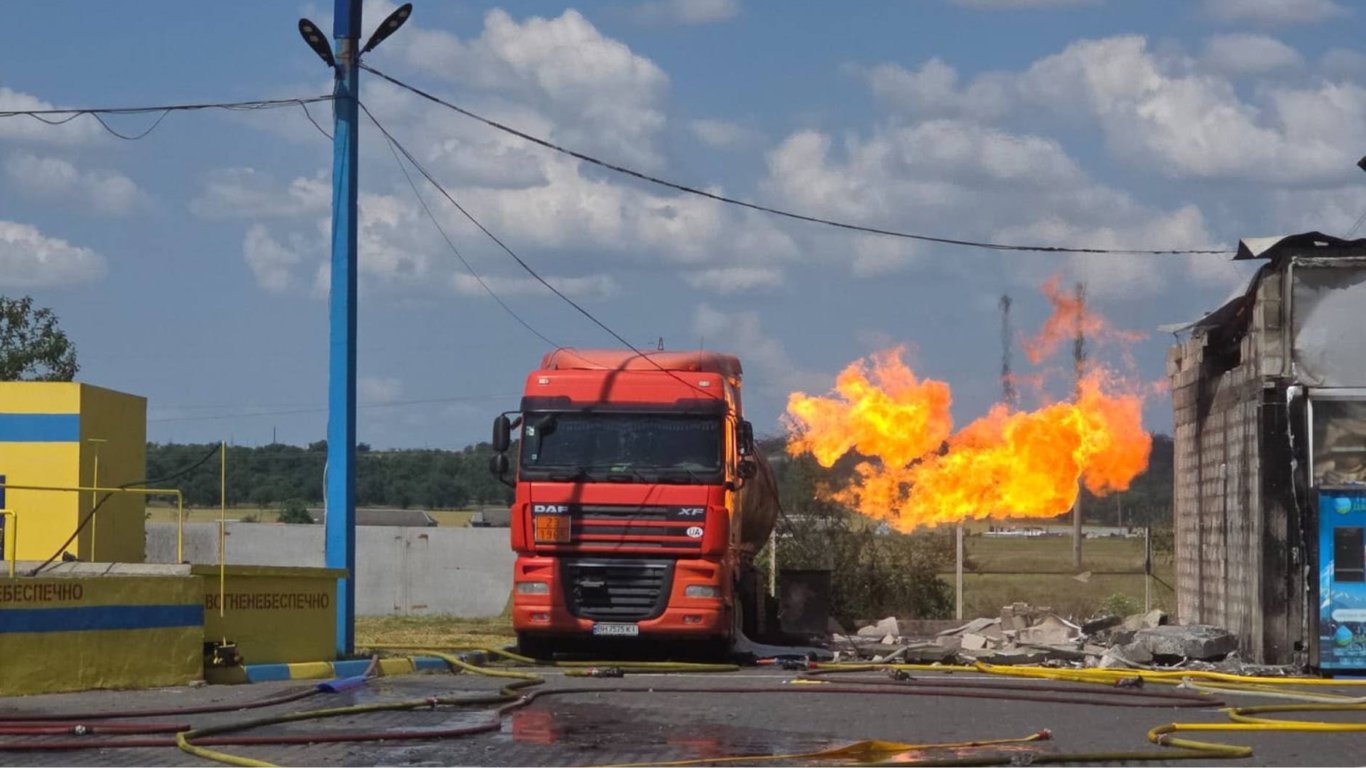 Атака «Шахедів» на Одещину: під ударом опинилася АЗС