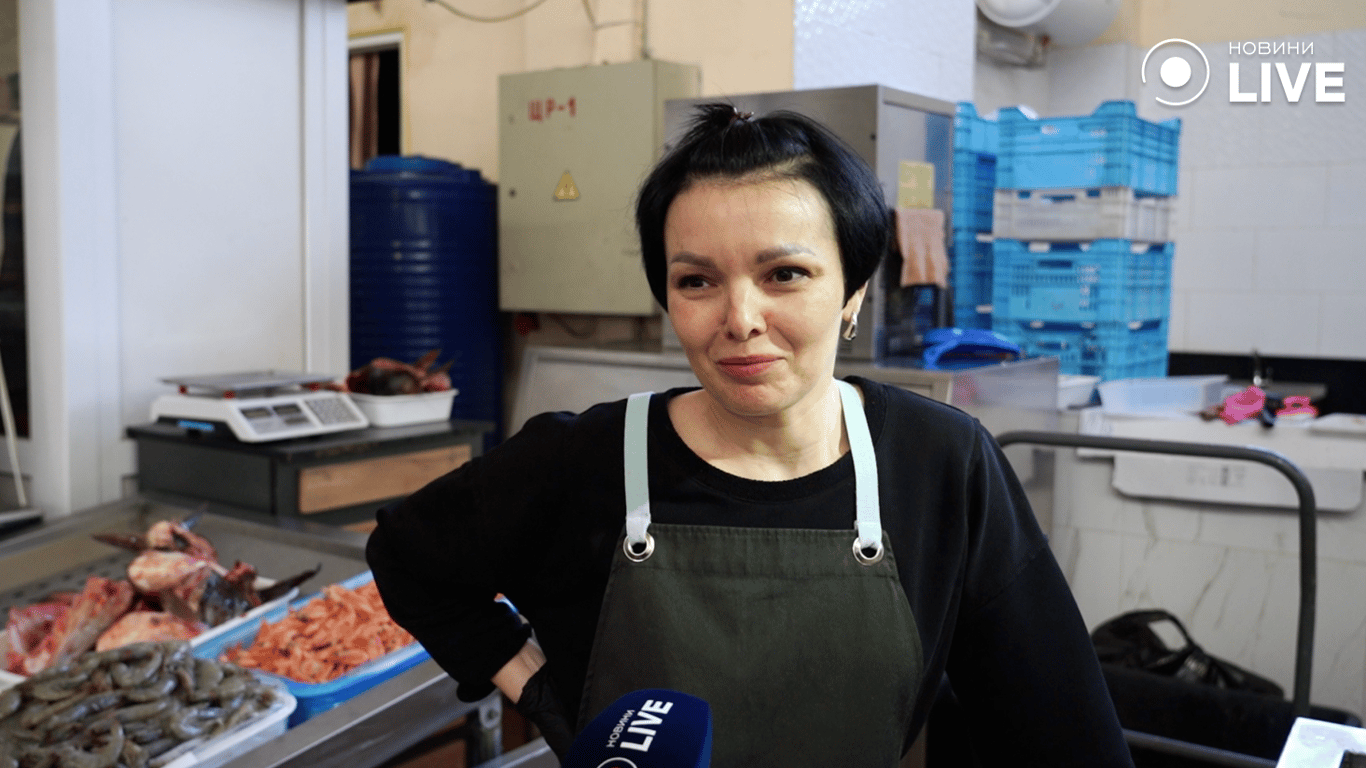 Продавчиня Юлія про асортимент риби 