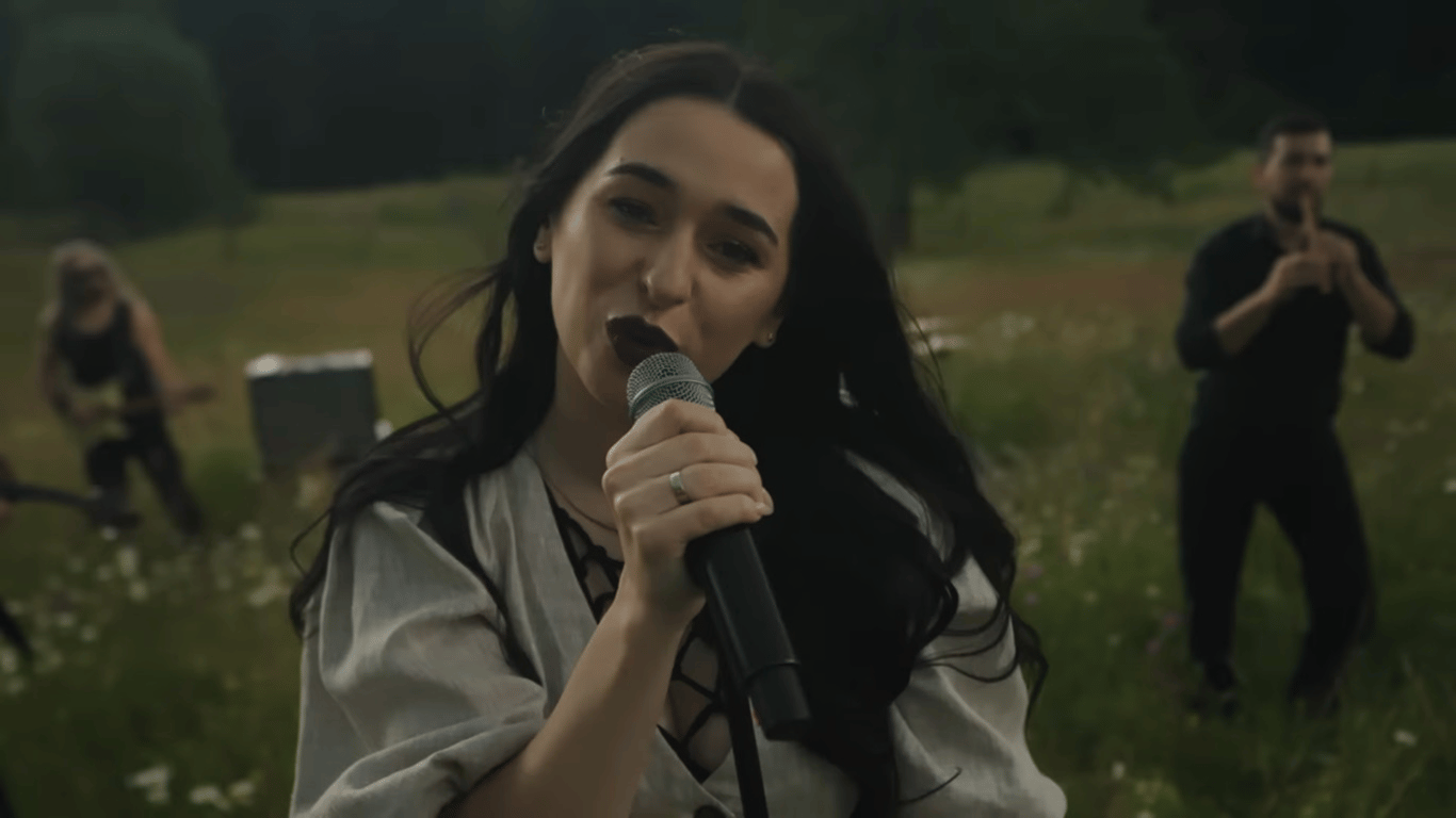 Певица FIЇNKA призналась, сколько заработала на хите "Афины"