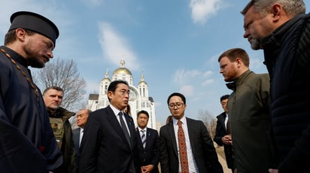 Японский премьер-министр посетил Бучу - 285x160