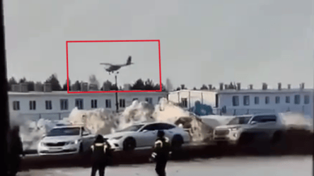 В сети показали видео момента атаки гигантского беспилотника на завод дронов в России - 285x160