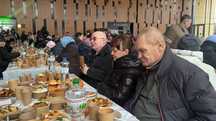 People in need were treated with Christmas dinner in Lviv — photo - 285x160