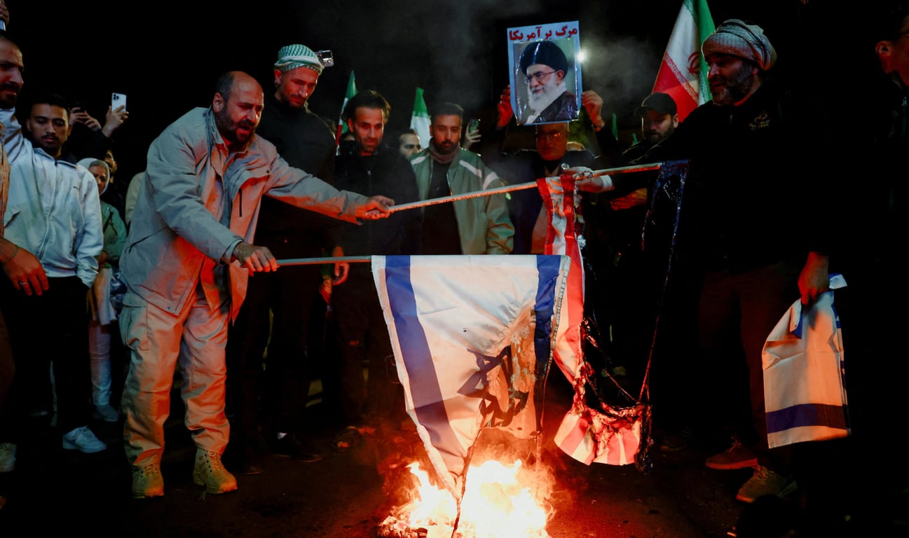 Протестующие в Иране