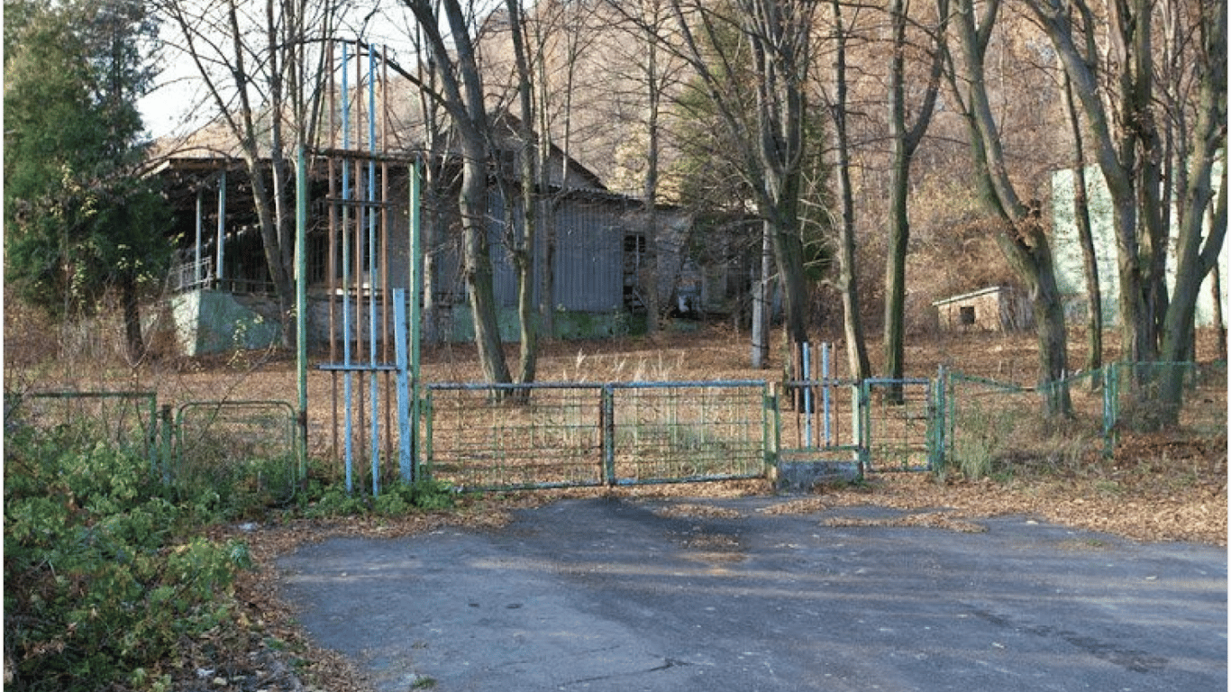 Суд відхилив позов прокуратури щодо продажу землі табору Ластівка у Брюховичах