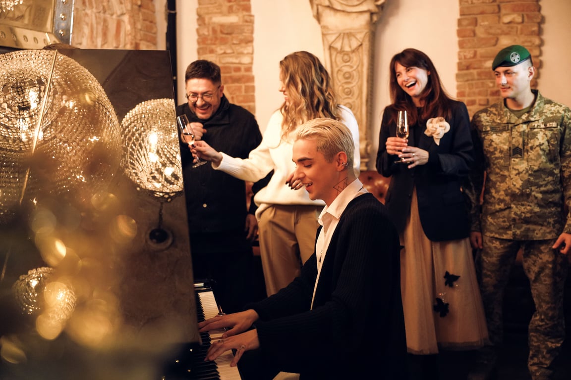 MÉLOVIN с друзьями и коллегами