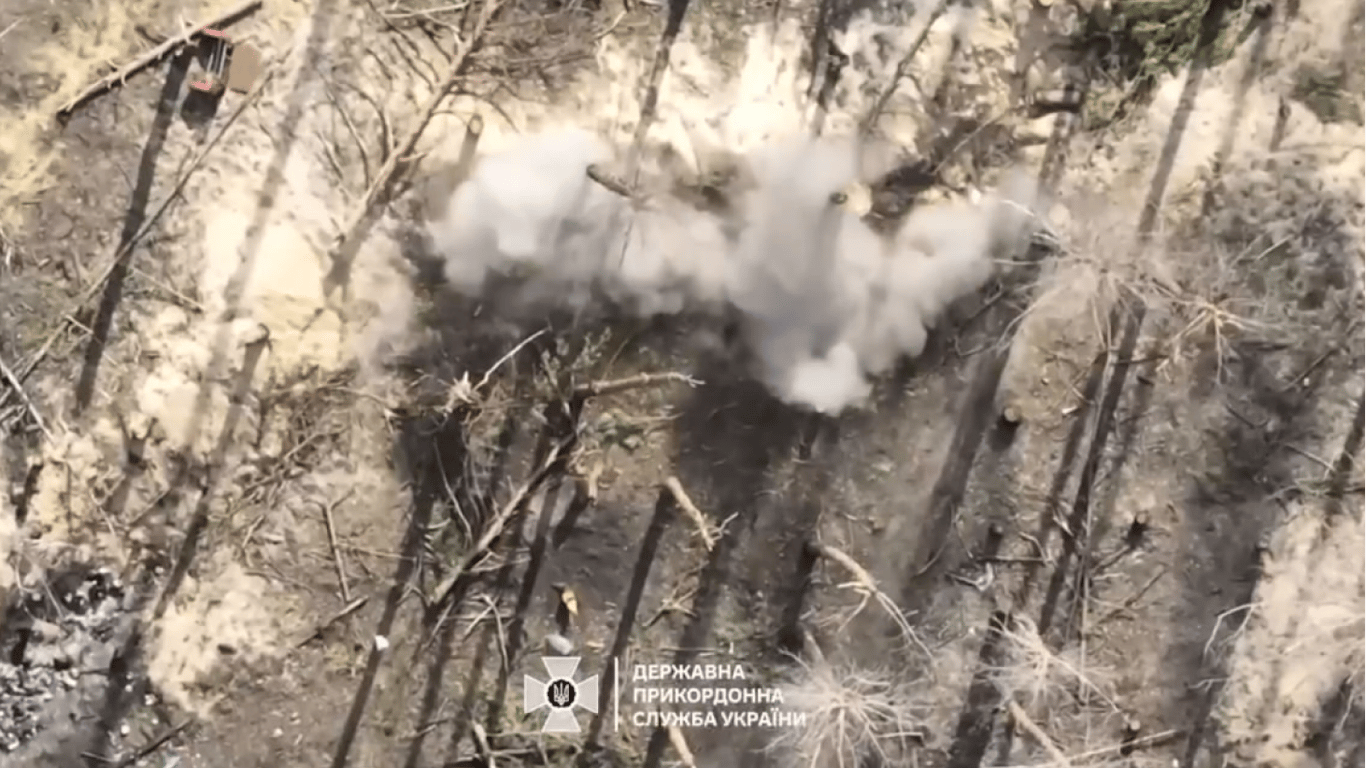 Пограничники показали, как сбросами уничтожают оккупантов в Харьковской области