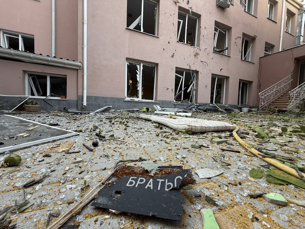 Атака на Одессу - под завалами ищут людей - фото 3