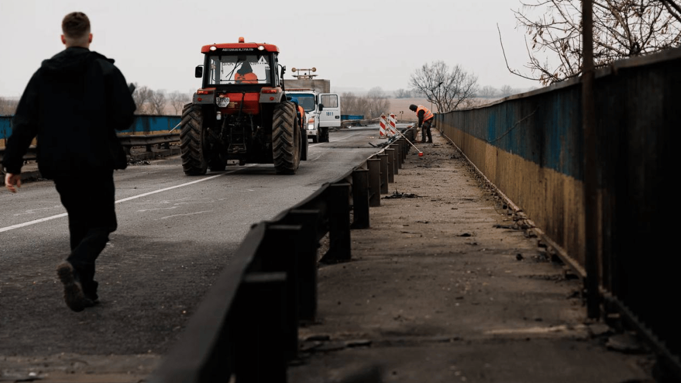 Атака дронами: на Одесчине в Маяках восстановили мост через Днестр