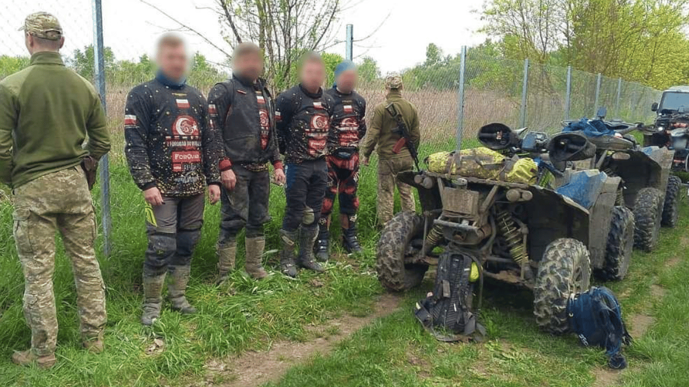 Четверо поляков на квадроциклах незаконно оказались в Украине — подробности от ГПСУ