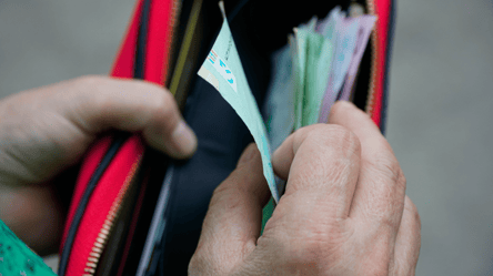 В банках і на Укрпошті — коли нарахують першу пенсію у 2026 - 285x160