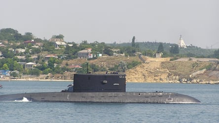 Ворог у Чорному морі: на бойовому чергуванні підводний ракетоносій - 285x160
