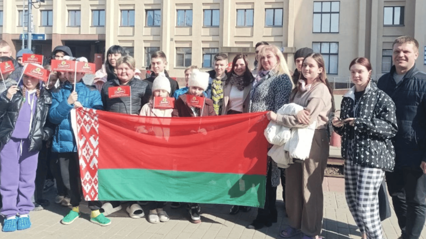 До Білорусі знову привезли викрадених українських дітей з окупованої Херсонщини