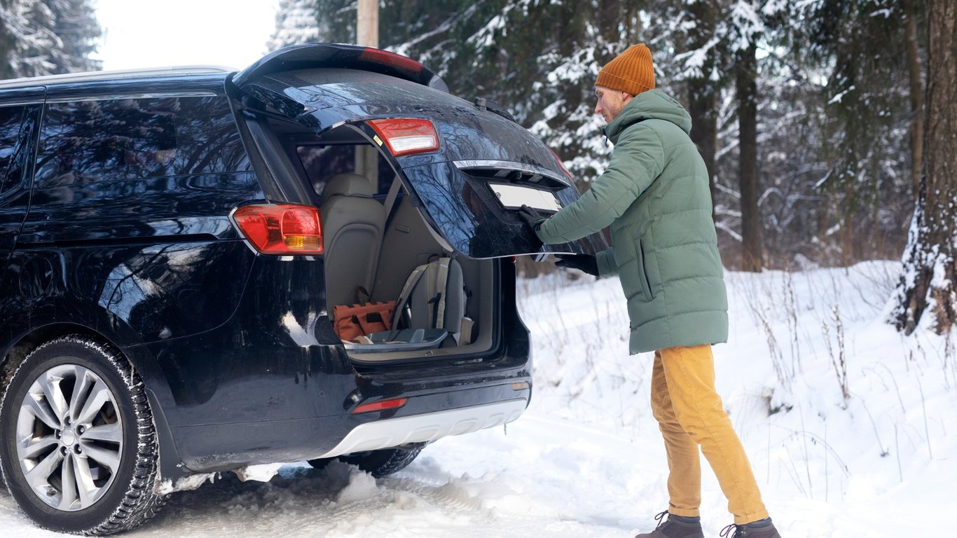 Корисні лайфхаки: взимку кожен водій повинен мати це в багажнику